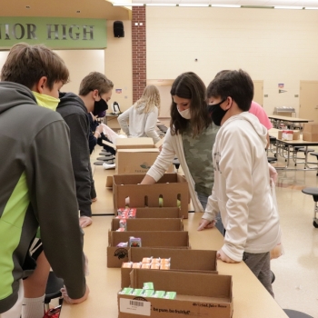 Service Learning Class Packs Lunches